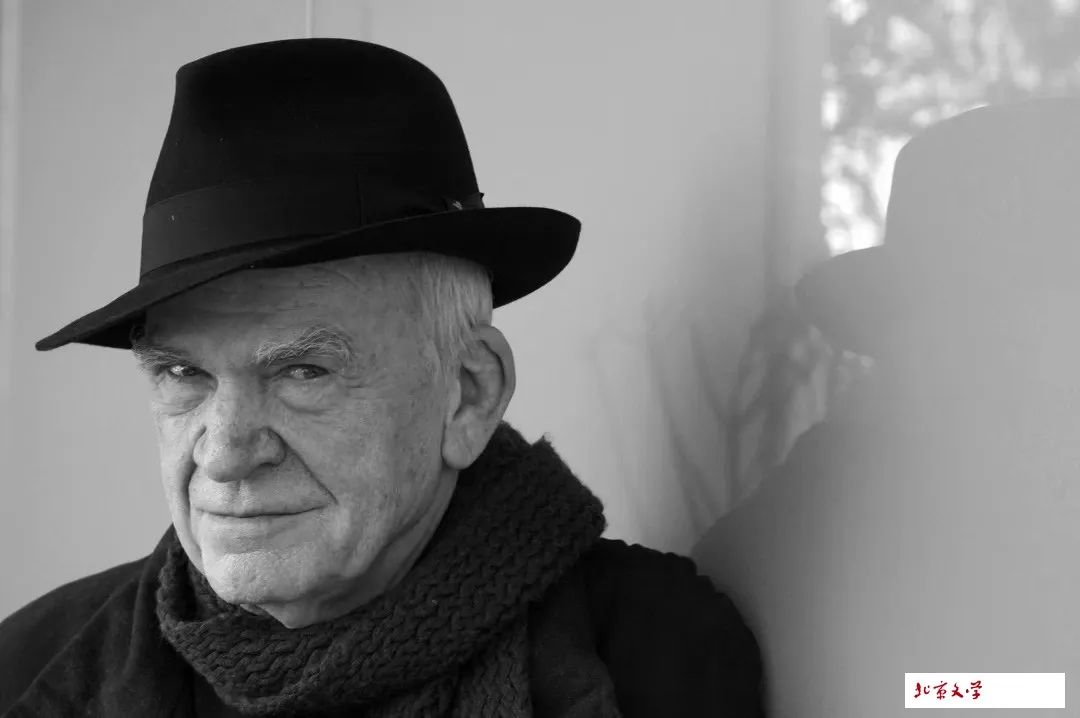 ݿMilan Kundera192941ա2023712գǽݿᷨңڽݿ˹工˵Ĳŵ19751981黯Ϊ2019ػݿ˹ݡڽܲɷõʱԼΪңΪԼƷӦΪѧƷгƪС˵Цڱ𴦡ԲЦ¼֮ܳܵᡷ͡ࡷԼƪС˵ЦİĸݿдɡĳƪС˵ݡ֪͡ʼС˵ѵĻԼԷдɡſ˺ˡϵϷ2020920գÿѧ